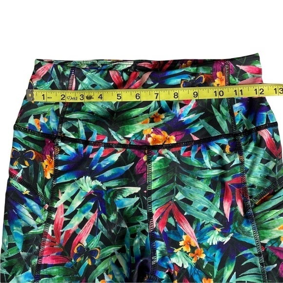 NWT Nicole Miller Sport Tropical Print Cropped Leggings. Size Medium - Picture 3 of 7